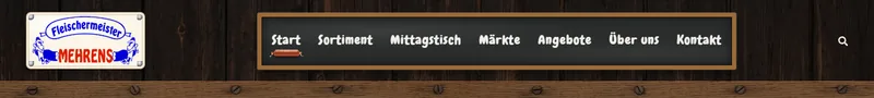 Fleischermeister Mehrens, digitaler Effekt: Überall: Kreidetafeln aus Code